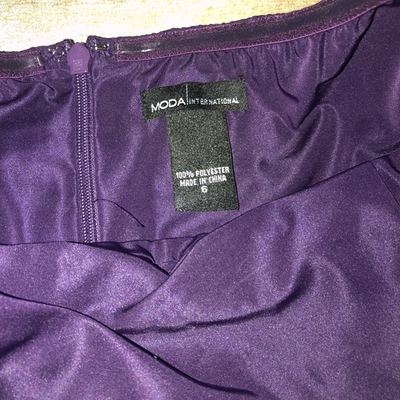 Strapless plum party dress with molded cups - Picture 4 of 5